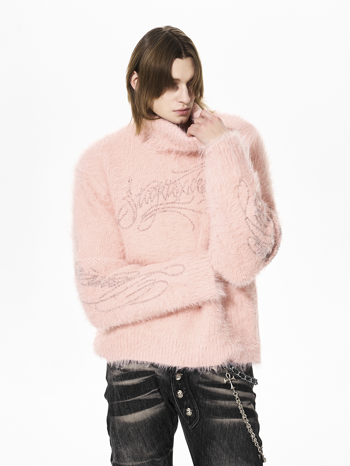 RHINESTONE LOGO FUZZY HIGH NECK KNIT-PINK