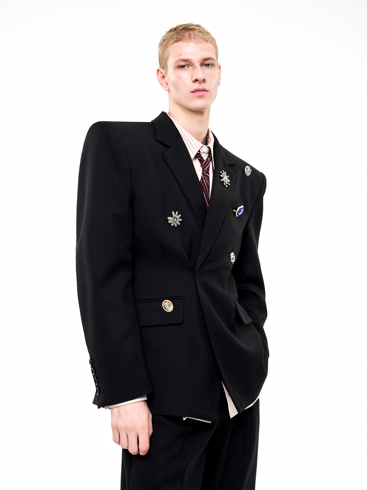 SCULPTED BROOCH-EMBELLISHED SUIT SET-BLACK