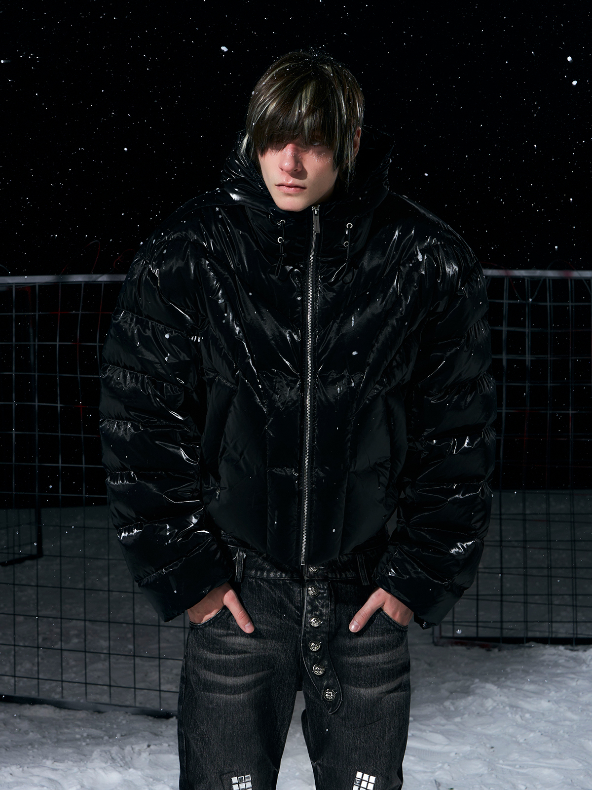 BLACK HIGH-GLOSS CROPPED HOODED PUFFER