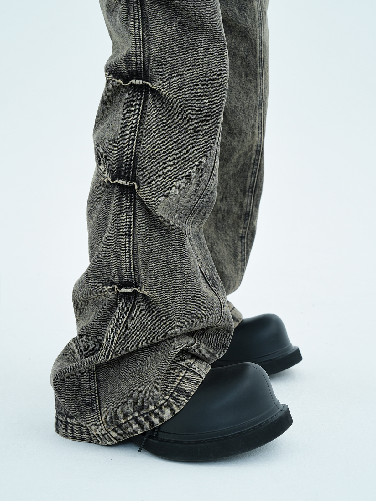 WASTELAND PLEATED FLARE DENIM