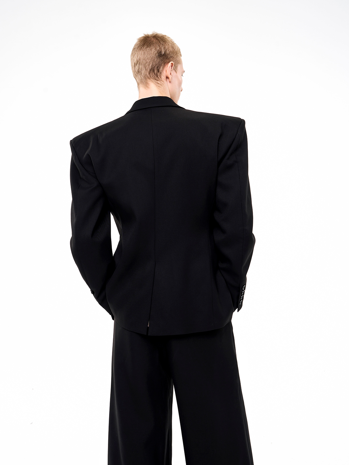 SCULPTED BROOCH-EMBELLISHED SUIT SET-BLACK