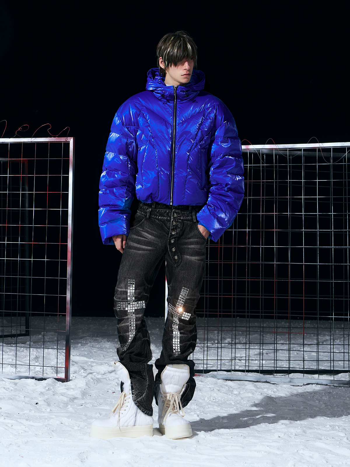 ELECTRIC BLUE HIGH-GLOSS CROPPED HOODED PUFFER