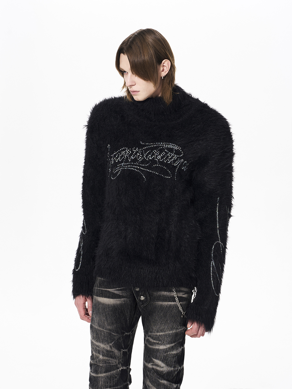 RHINESTONE LOGO FUZZY HIGH NECK KNIT-BLACK