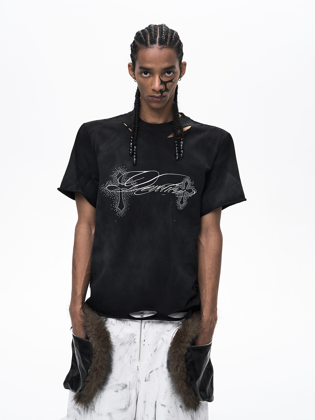 DECONSTRUCTED RHINESTONE CROSS MUD WASH TEE-BLACK