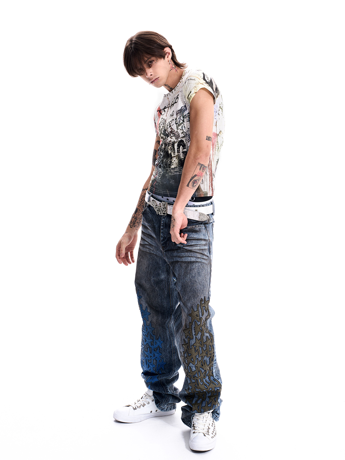 GRAFFITI PRINT FITTED TEE