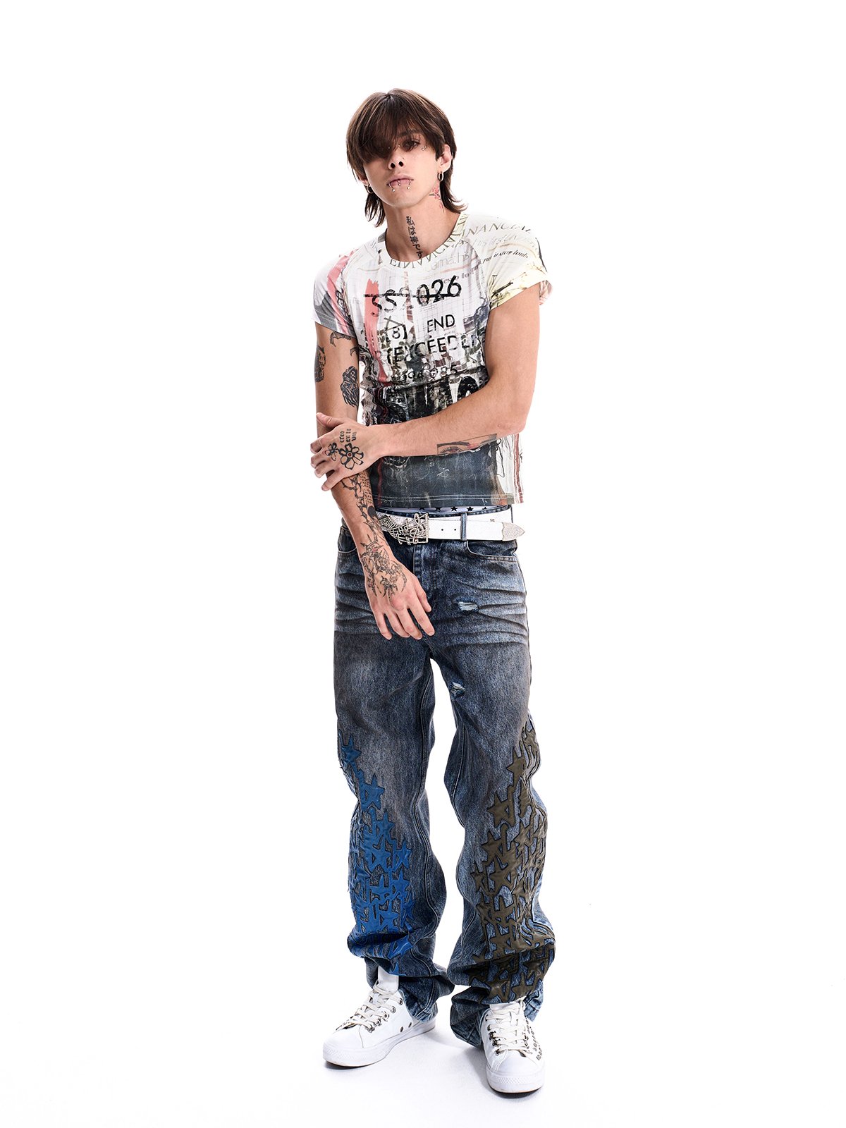 GRAFFITI PRINT FITTED TEE
