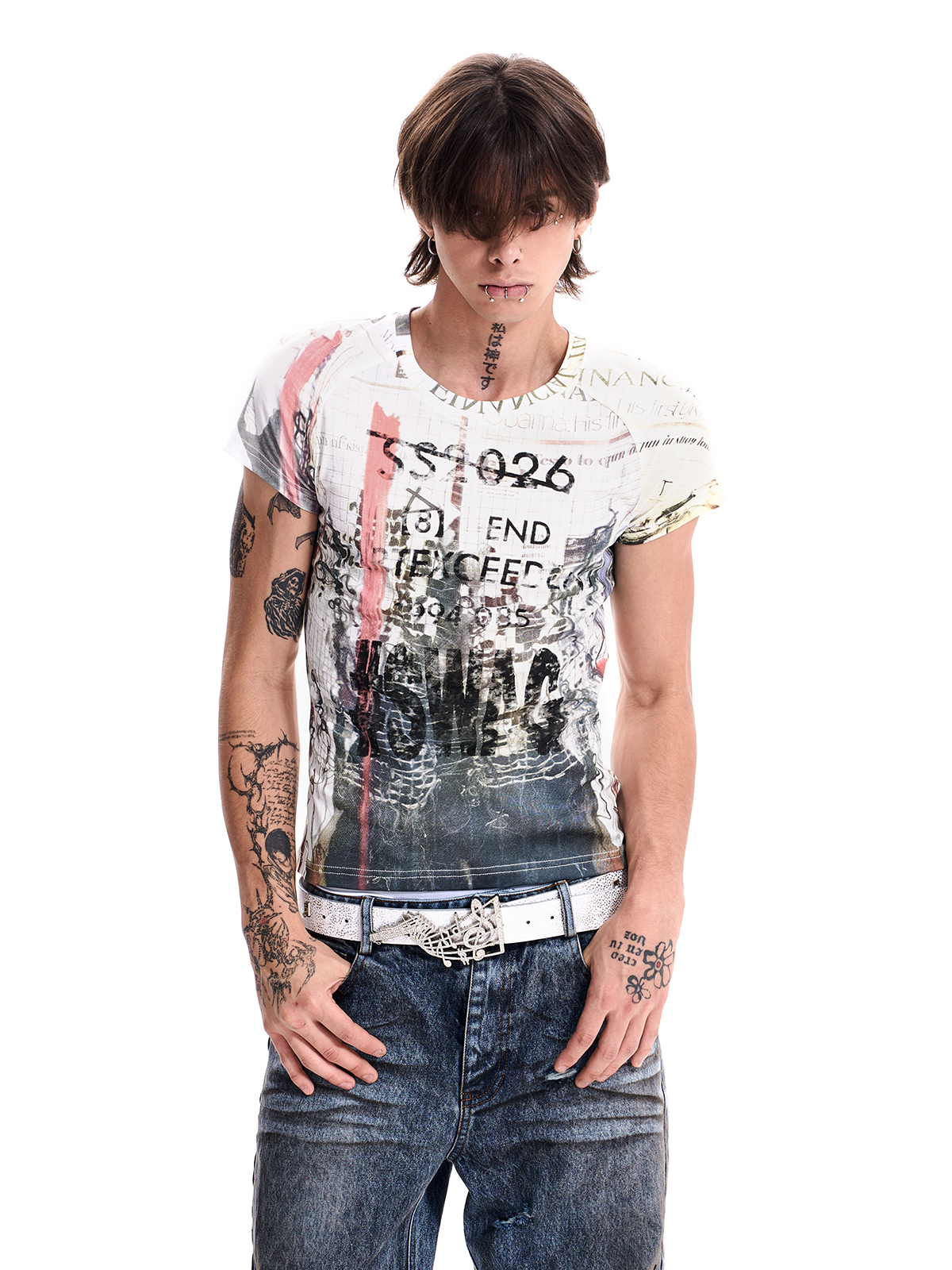 GRAFFITI PRINT FITTED TEE