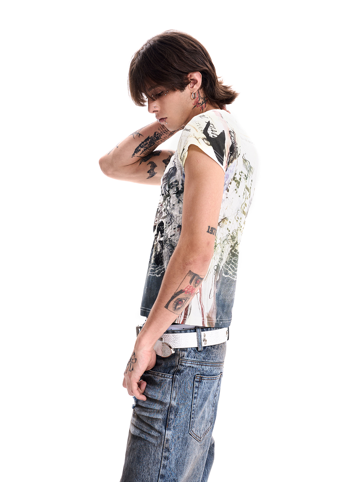 GRAFFITI PRINT FITTED TEE