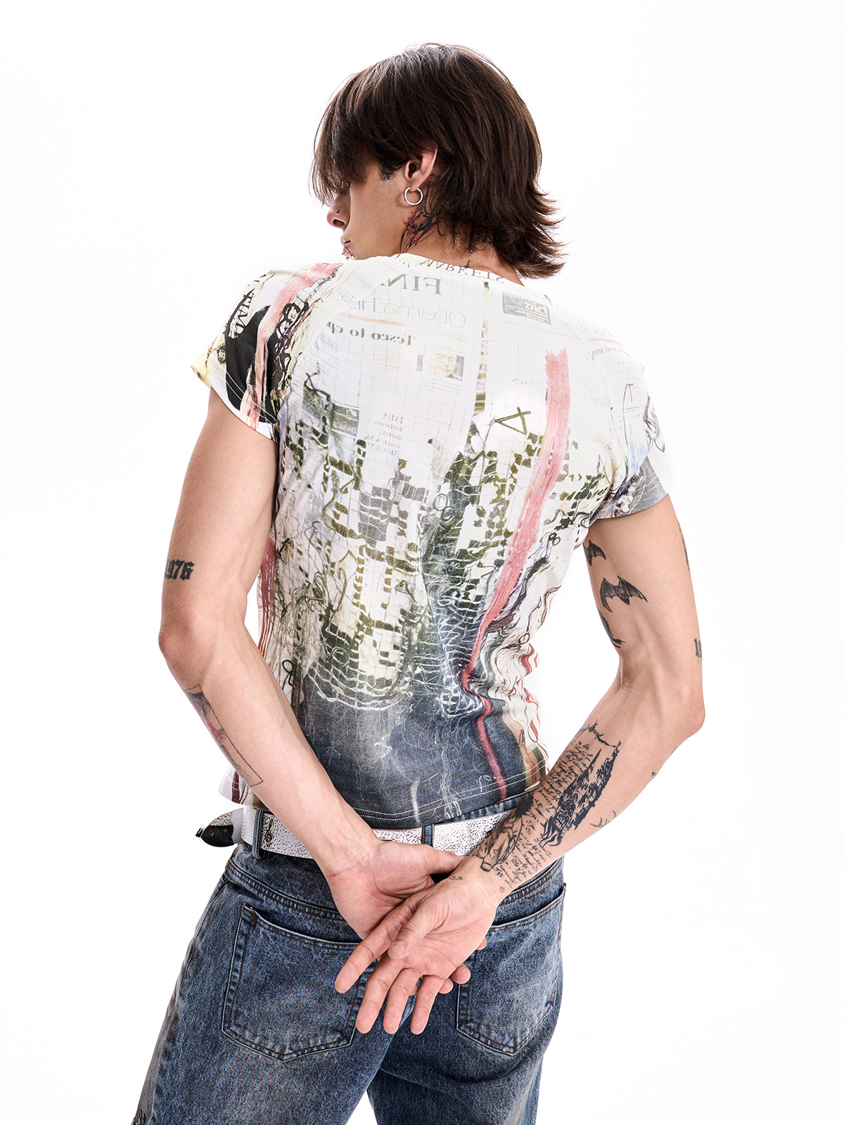 GRAFFITI PRINT FITTED TEE