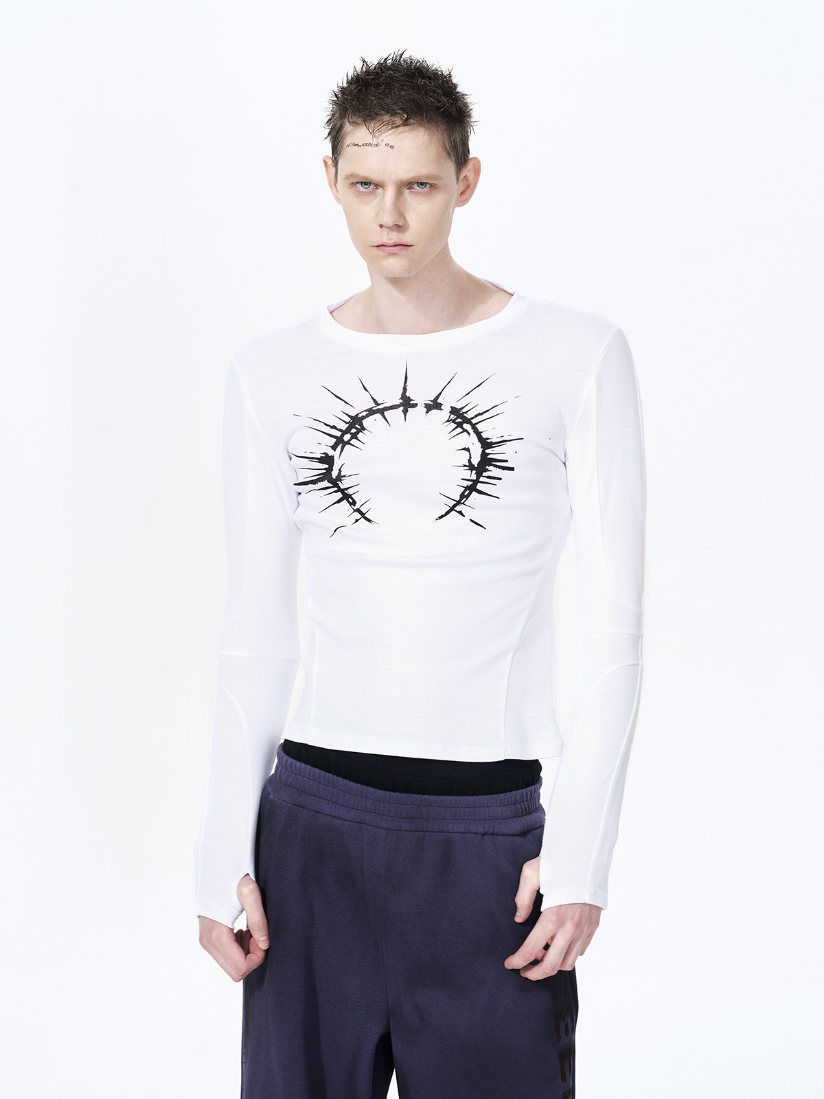 HALO GRAPHIC THUMBHOLE LONGSLEEVE-WHITE