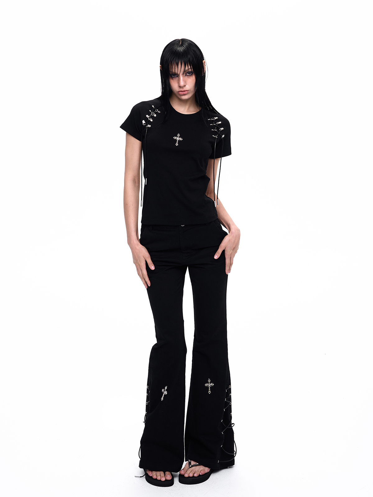 CROSS LACE-UP BUCKLE FITTED TEE