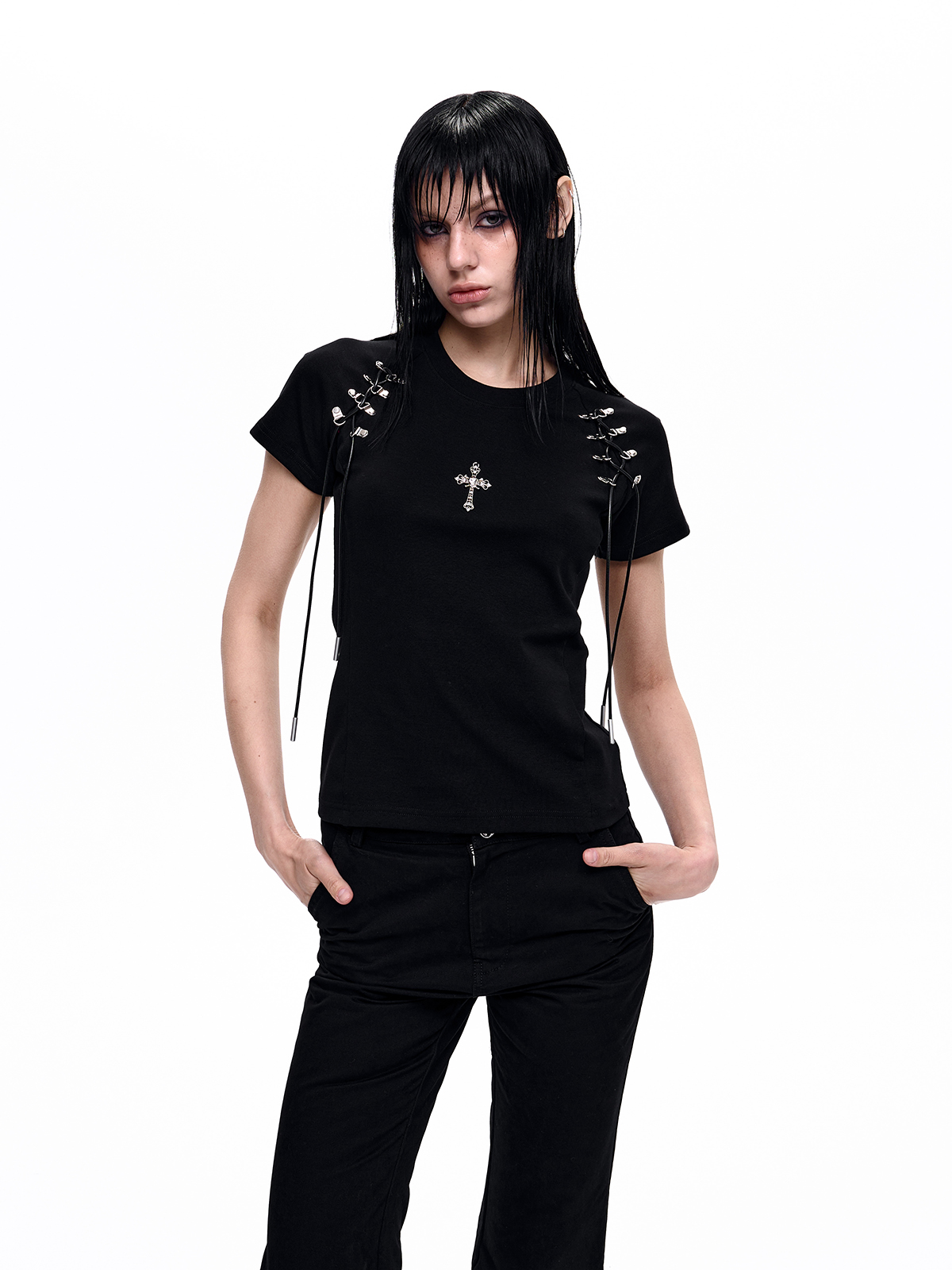 CROSS LACE-UP BUCKLE FITTED TEE