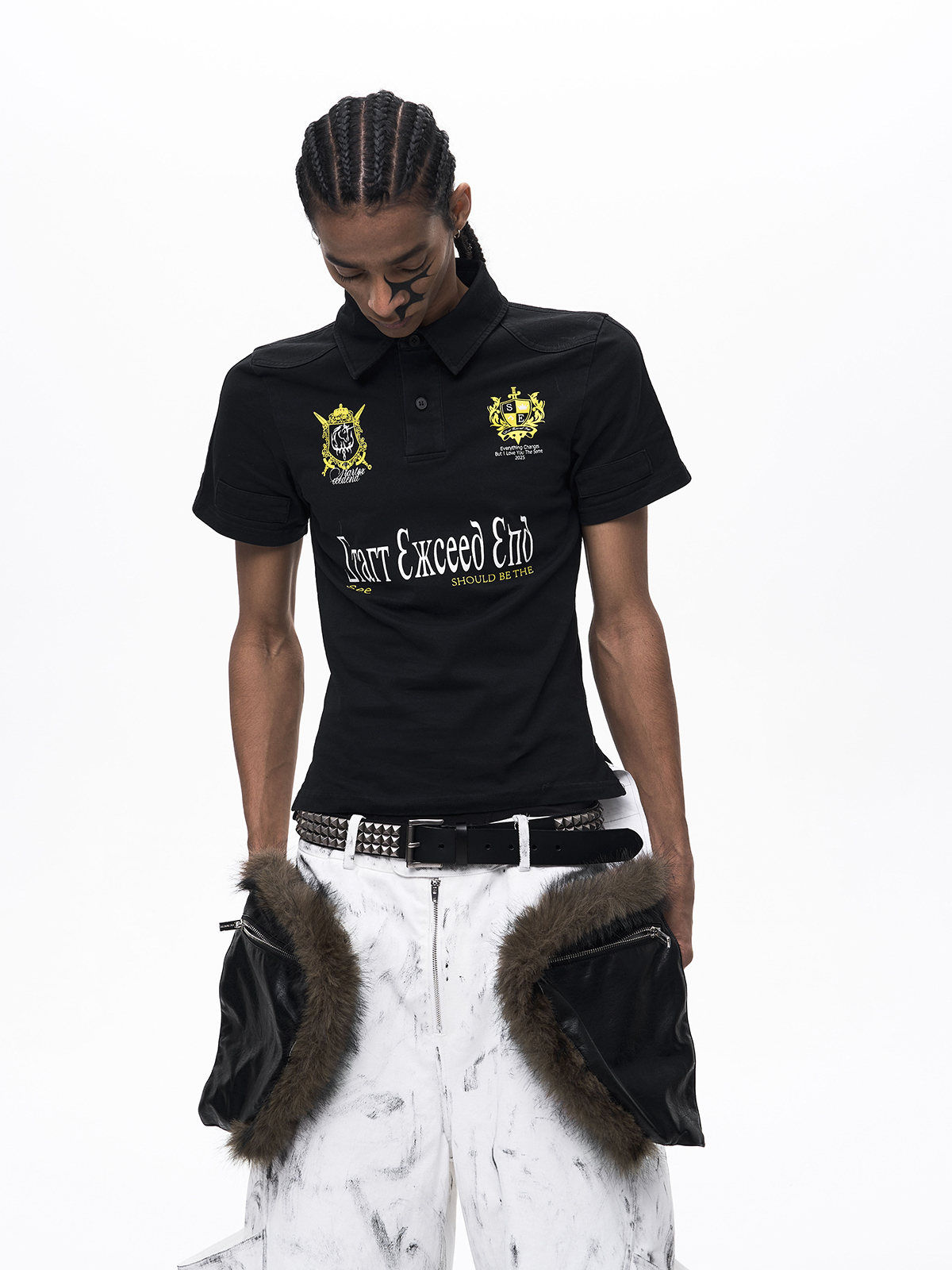 MUD WASH DISTRESSED FUR COLLAR T-SHIRT-WASHED BLACK