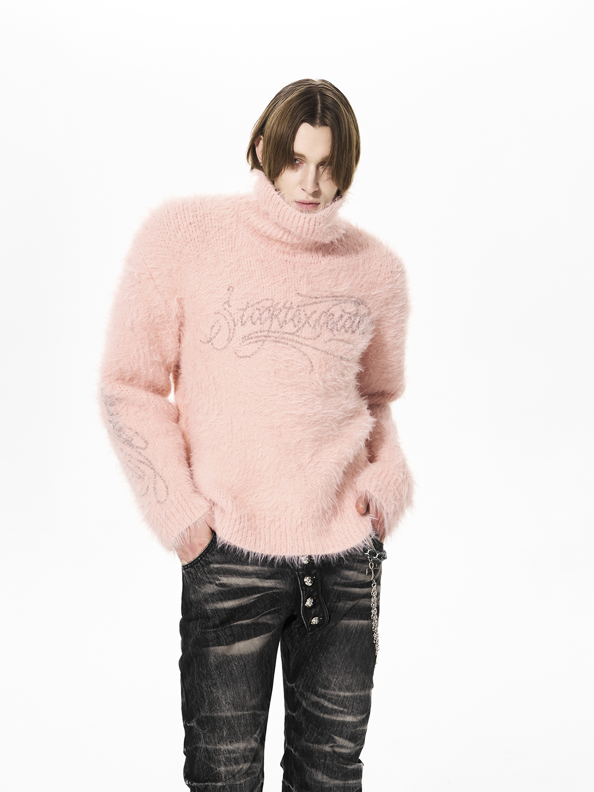 RHINESTONE LOGO FUZZY HIGH NECK KNIT-PINK