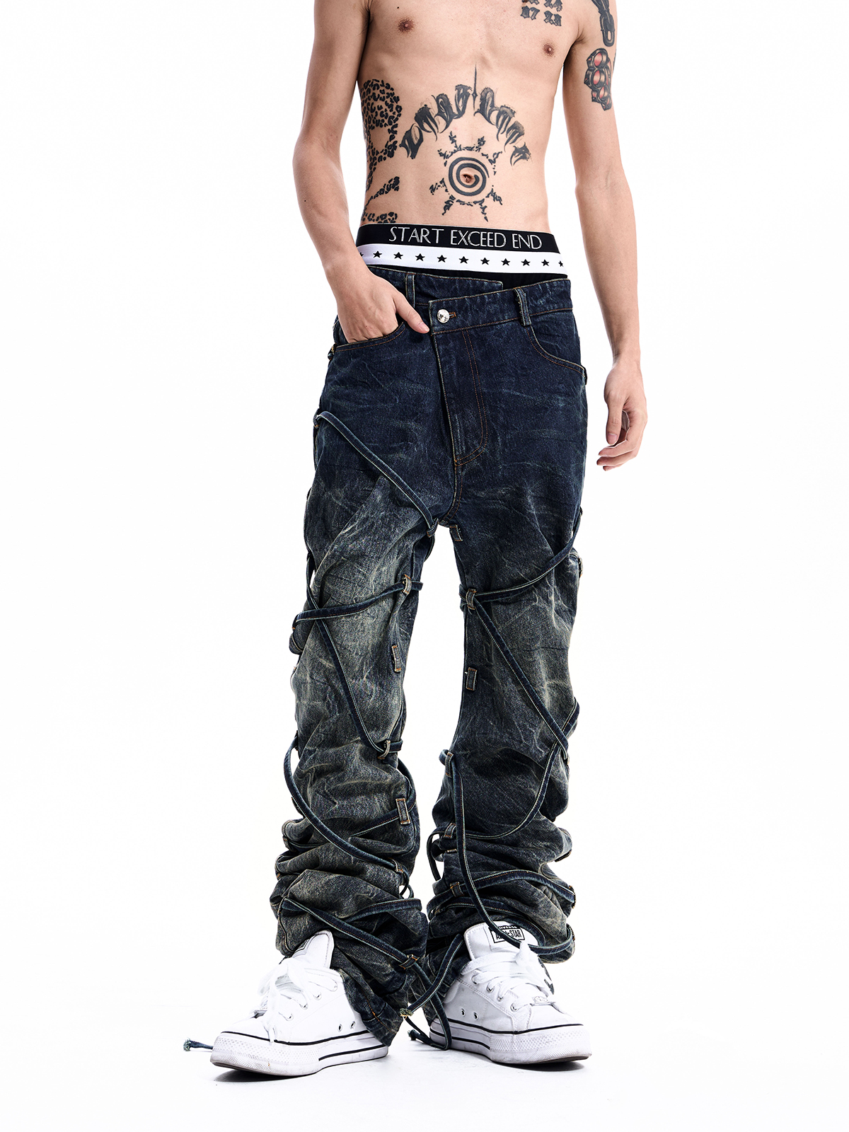 LACE-UP CURVED SEAM JEANS