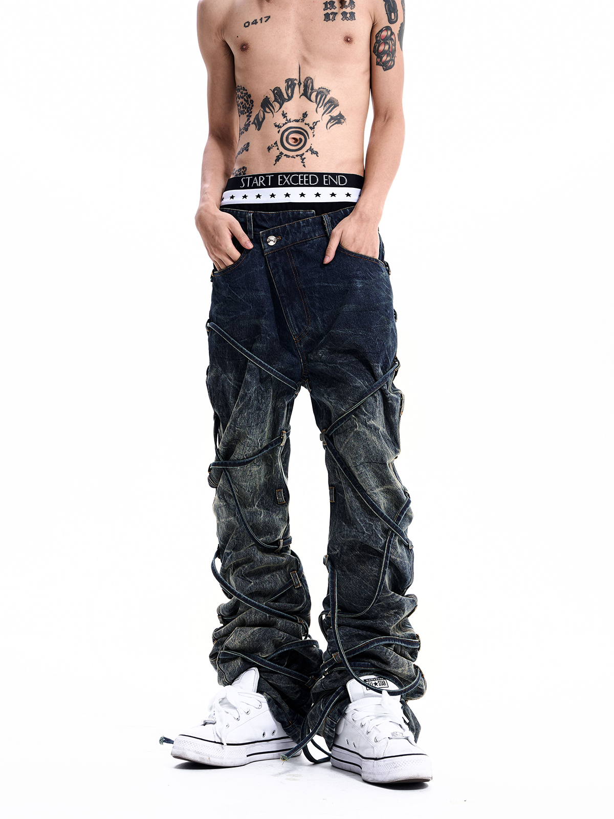 LACE-UP CURVED SEAM JEANS