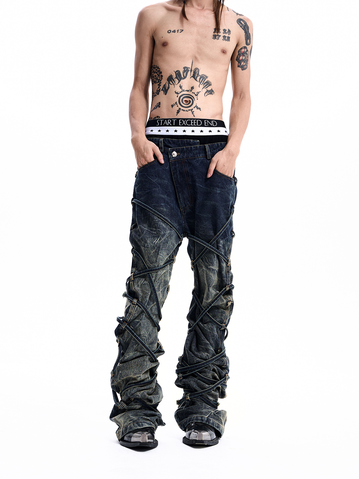 LACE-UP CURVED SEAM JEANS