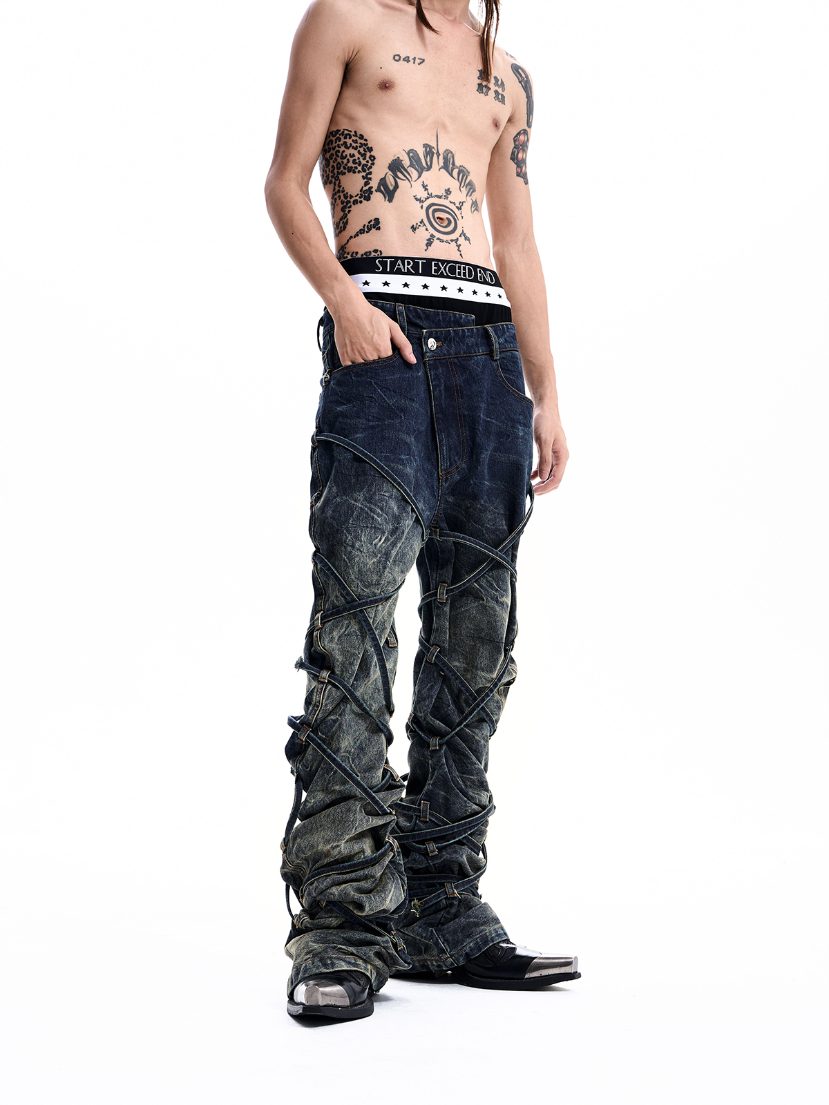 LACE-UP CURVED SEAM JEANS