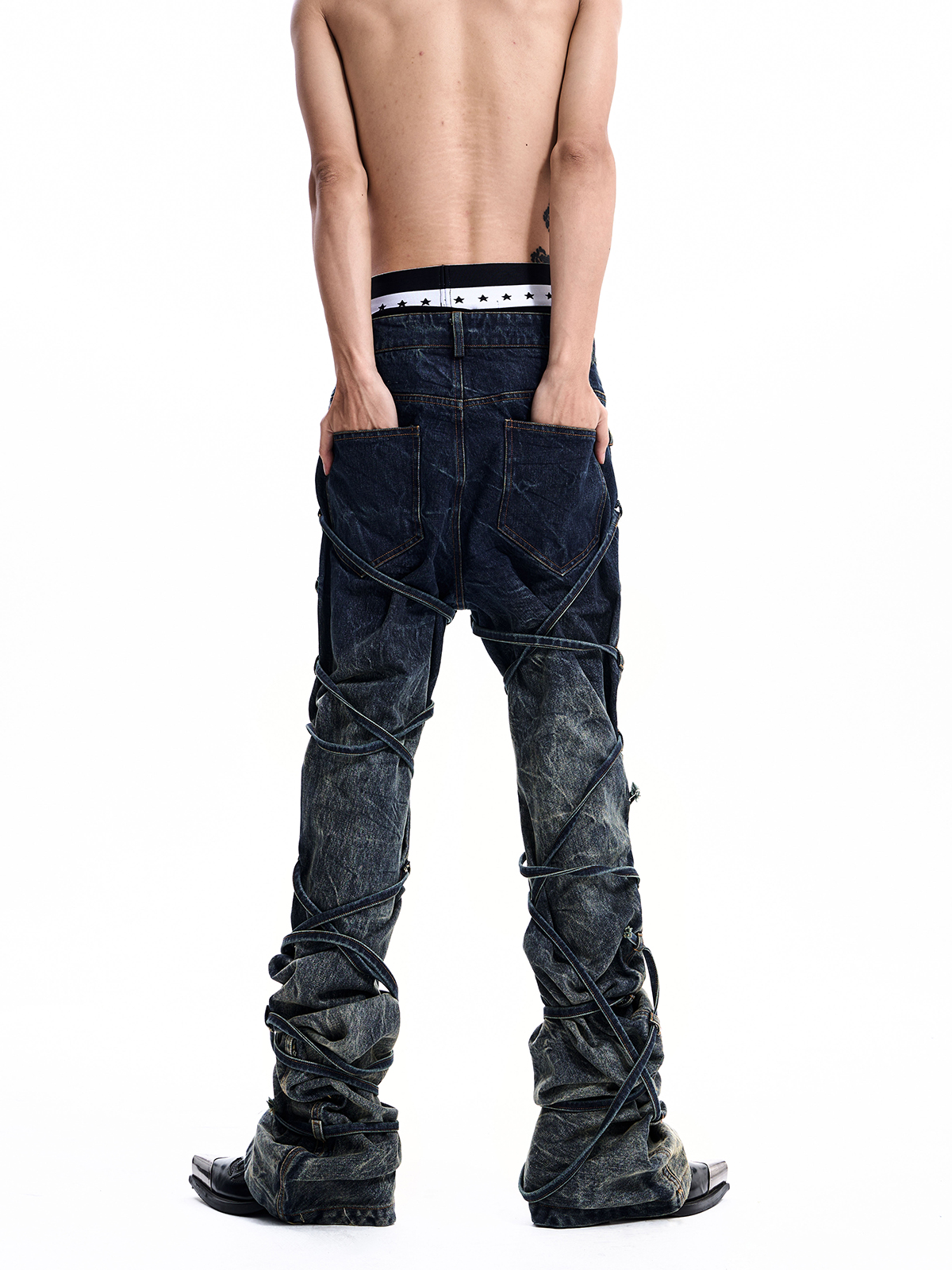 LACE-UP CURVED SEAM JEANS