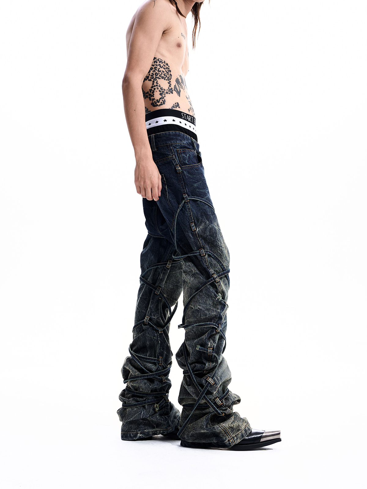 LACE-UP CURVED SEAM JEANS