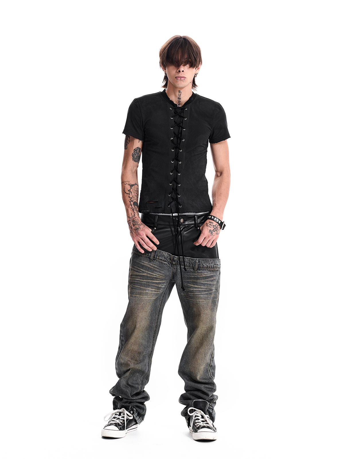 LACE-UP DESTROYED BLACK TEE