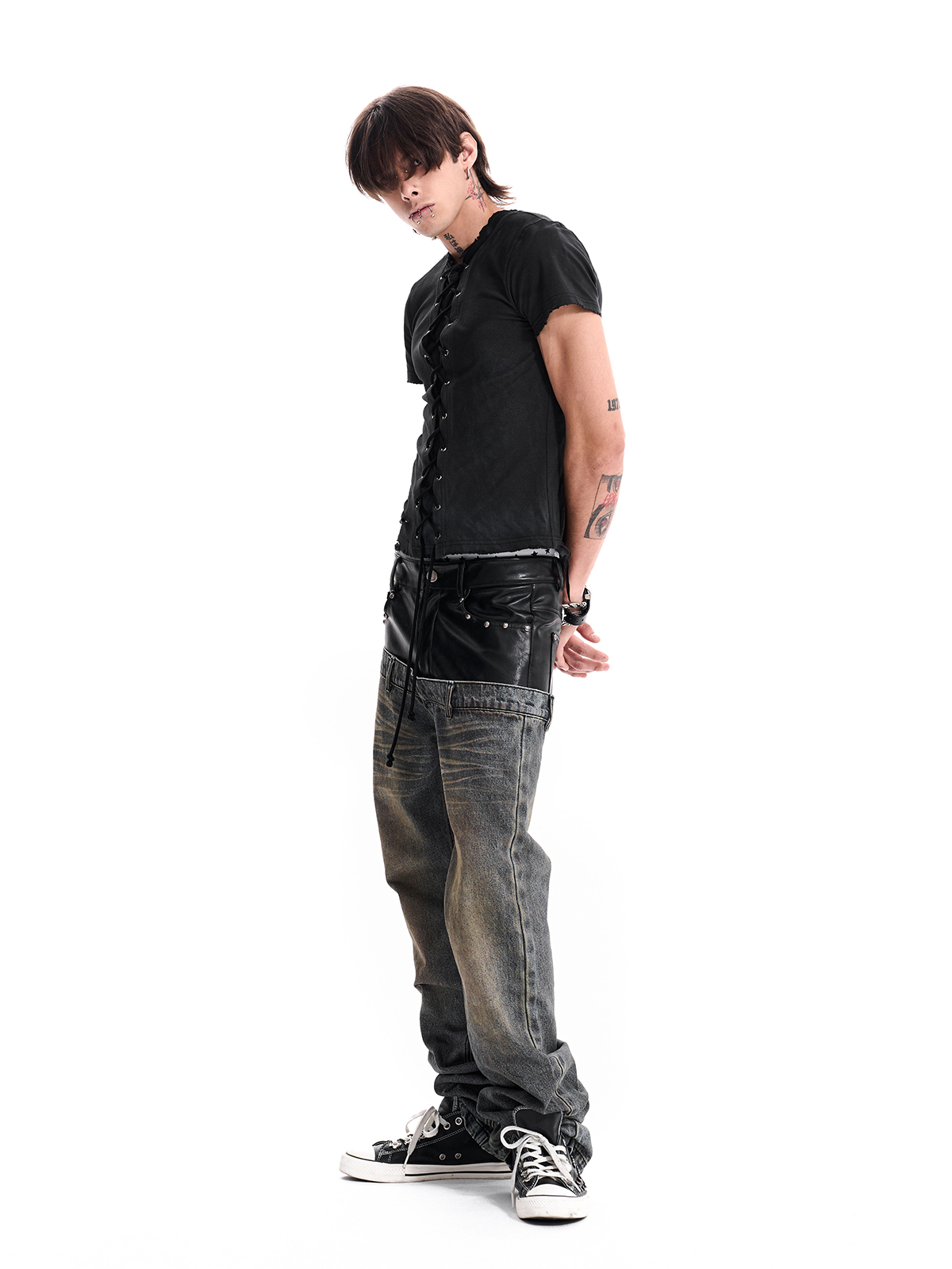 LACE-UP DESTROYED BLACK TEE