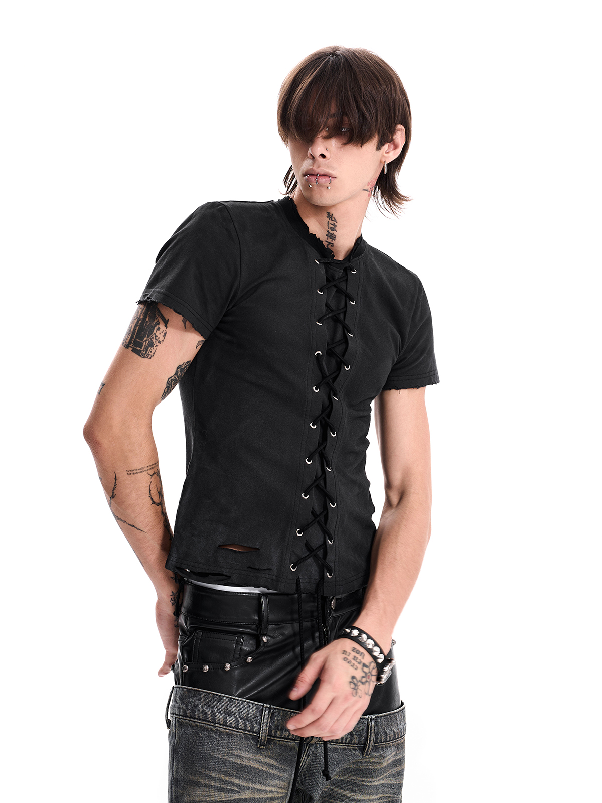 LACE-UP DESTROYED BLACK TEE