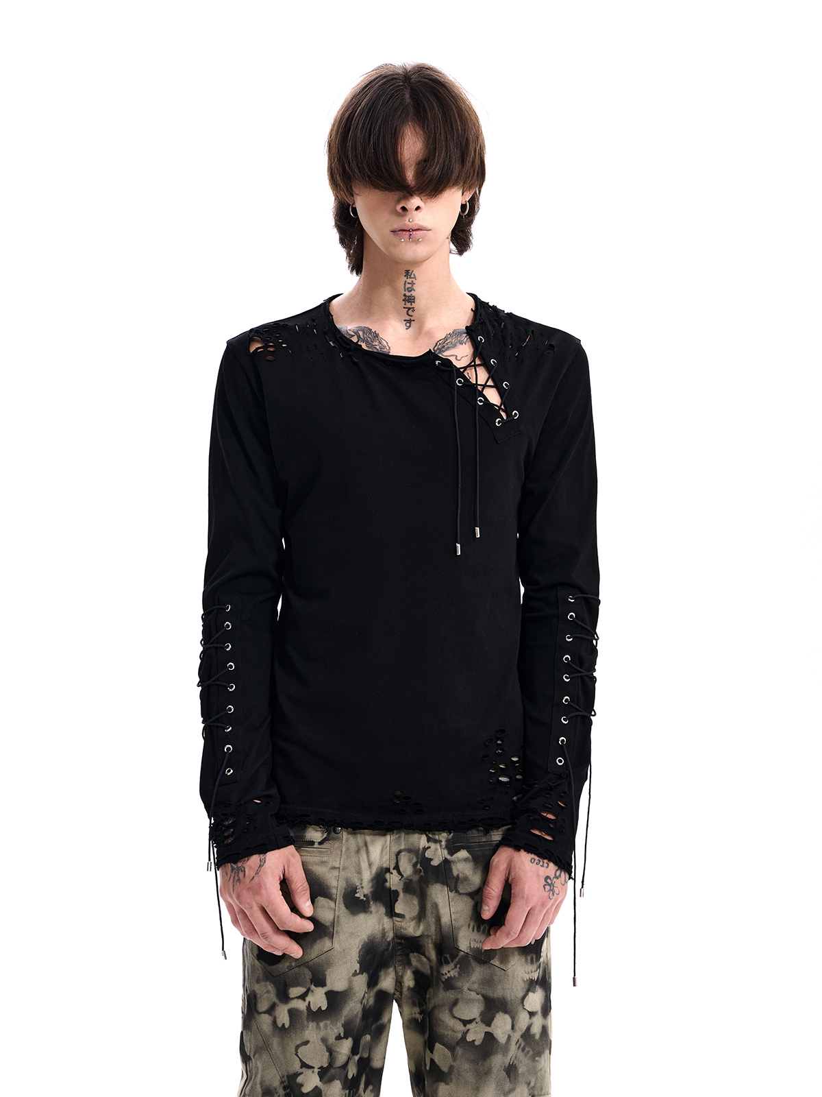 LACE-UP DESTROYED LONG SLEEVE TEE