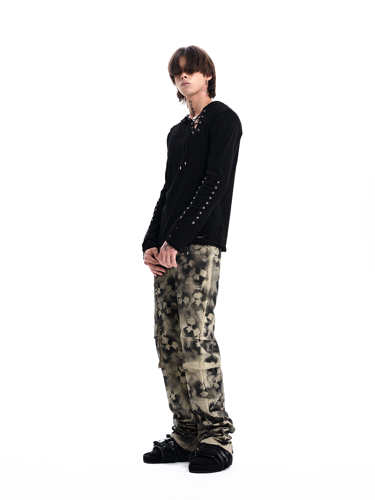 LACE-UP DESTROYED LONG SLEEVE TEE