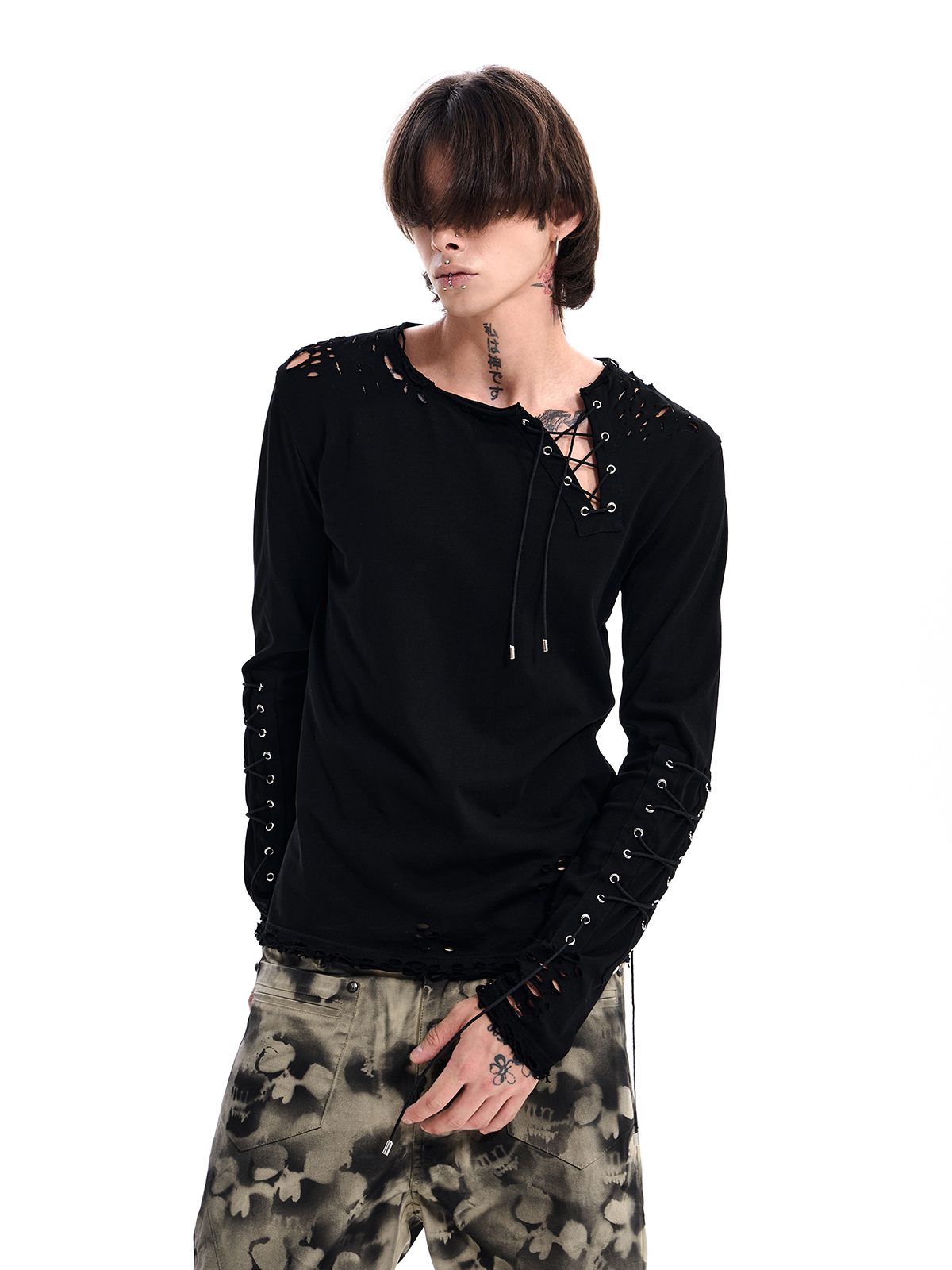 LACE-UP DESTROYED LONG SLEEVE TEE