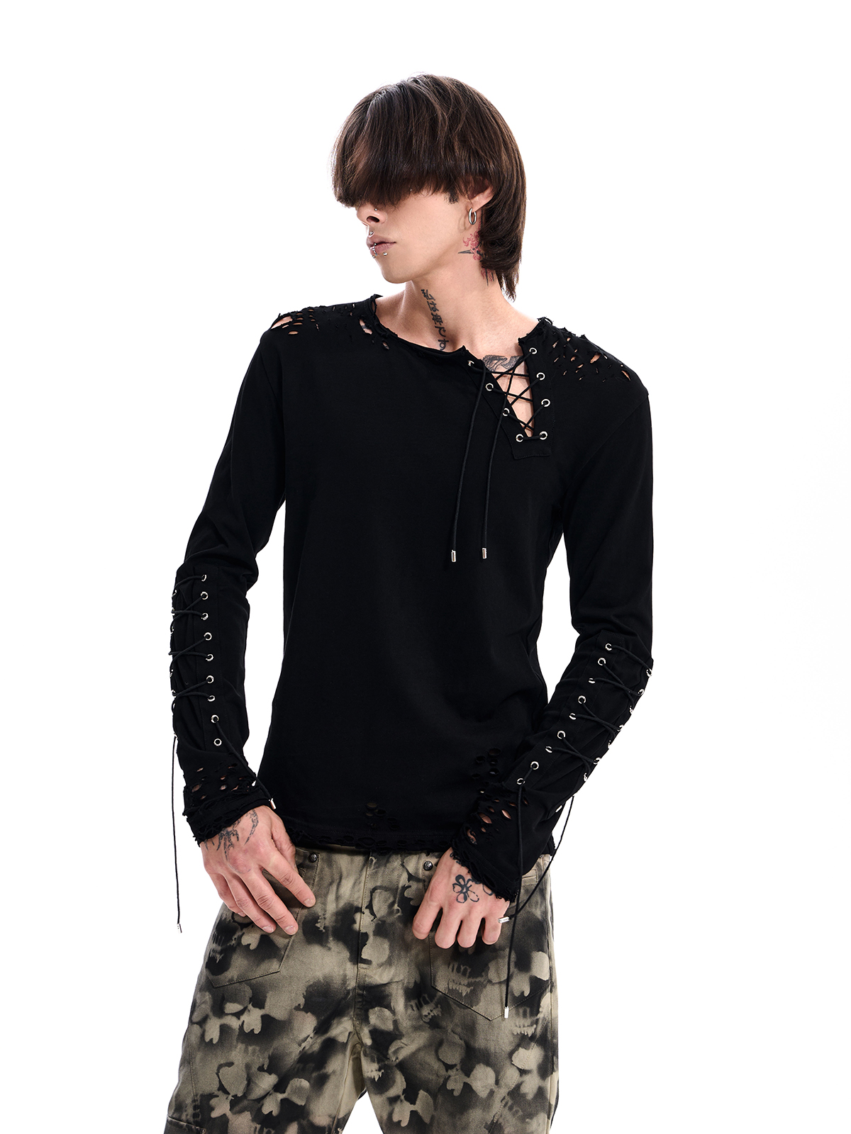 LACE-UP DESTROYED LONG SLEEVE TEE