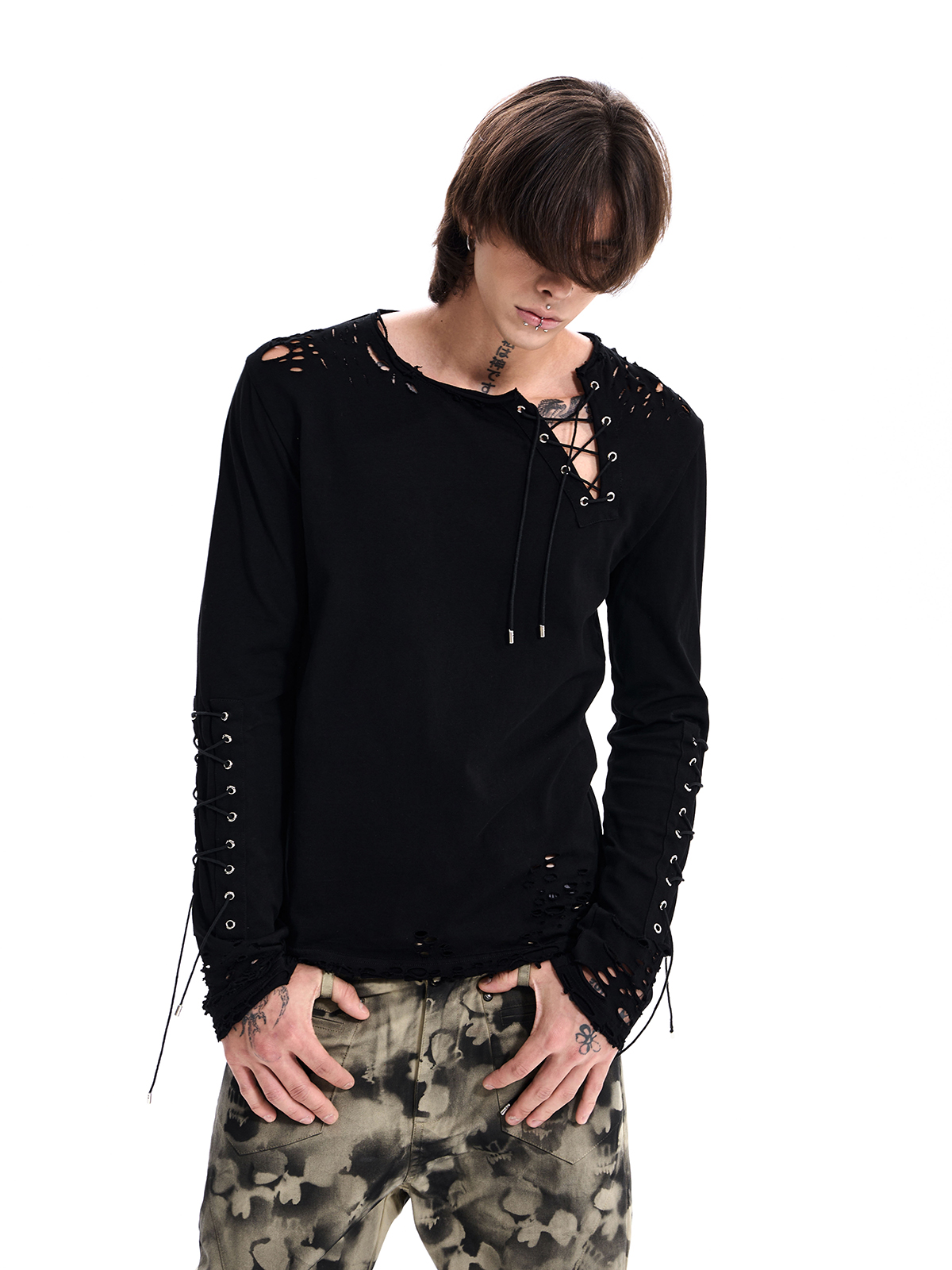 LACE-UP DESTROYED LONG SLEEVE TEE