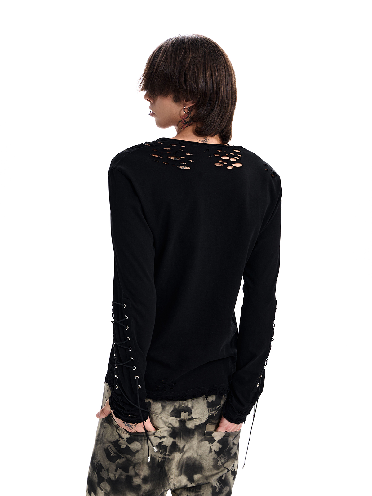 LACE-UP DESTROYED LONG SLEEVE TEE
