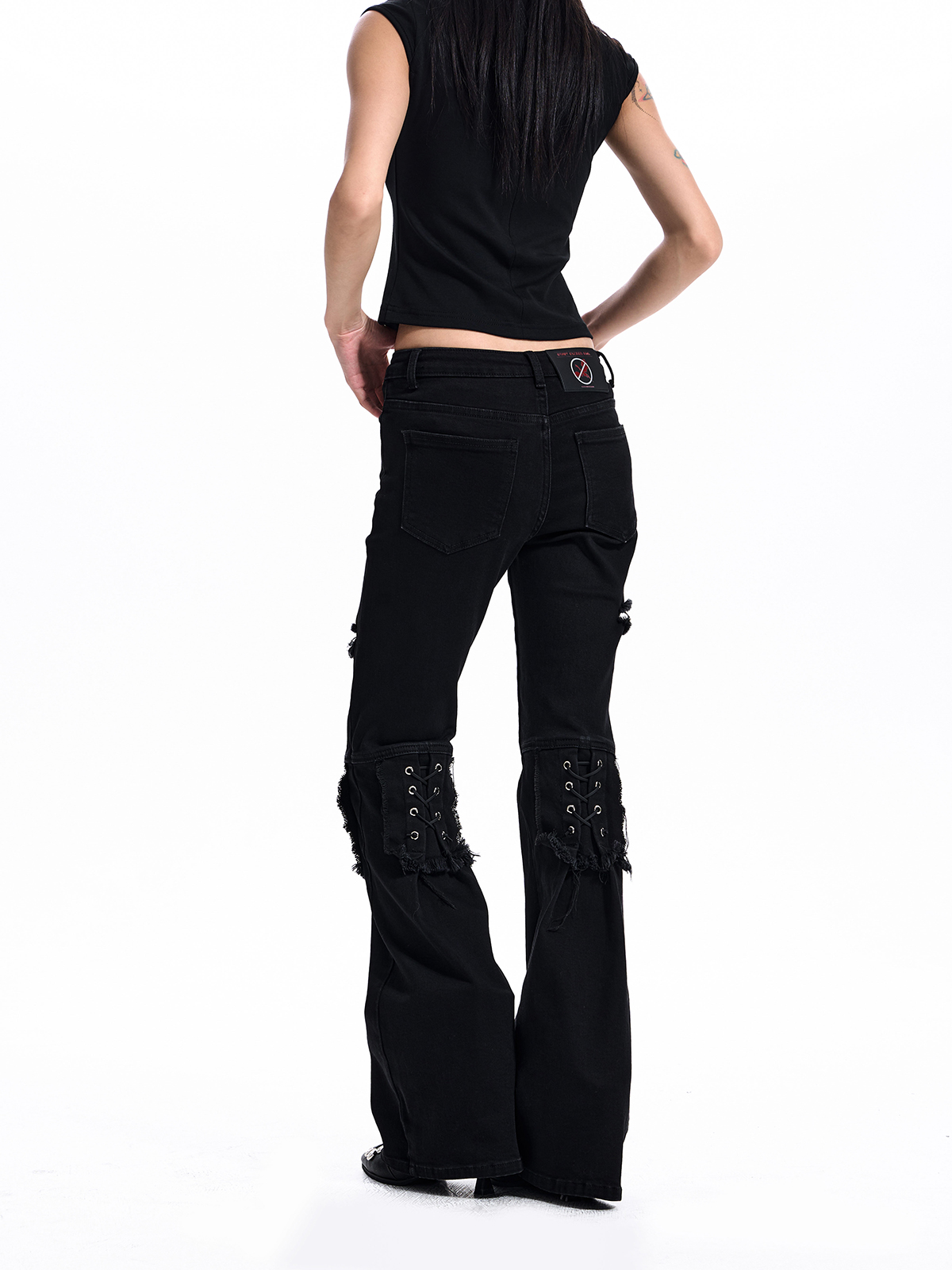 LACE-UP LOW-RISE FLARED JEANS
