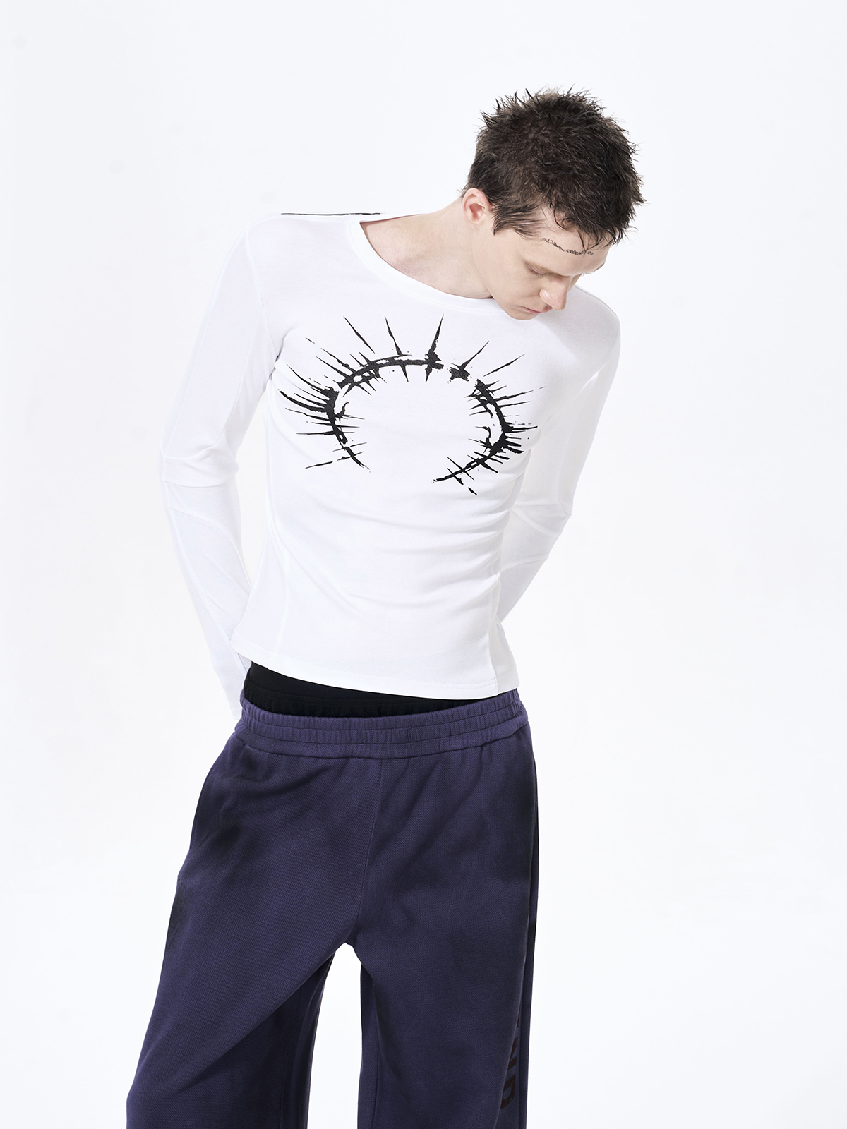 HALO GRAPHIC THUMBHOLE LONGSLEEVE-WHITE