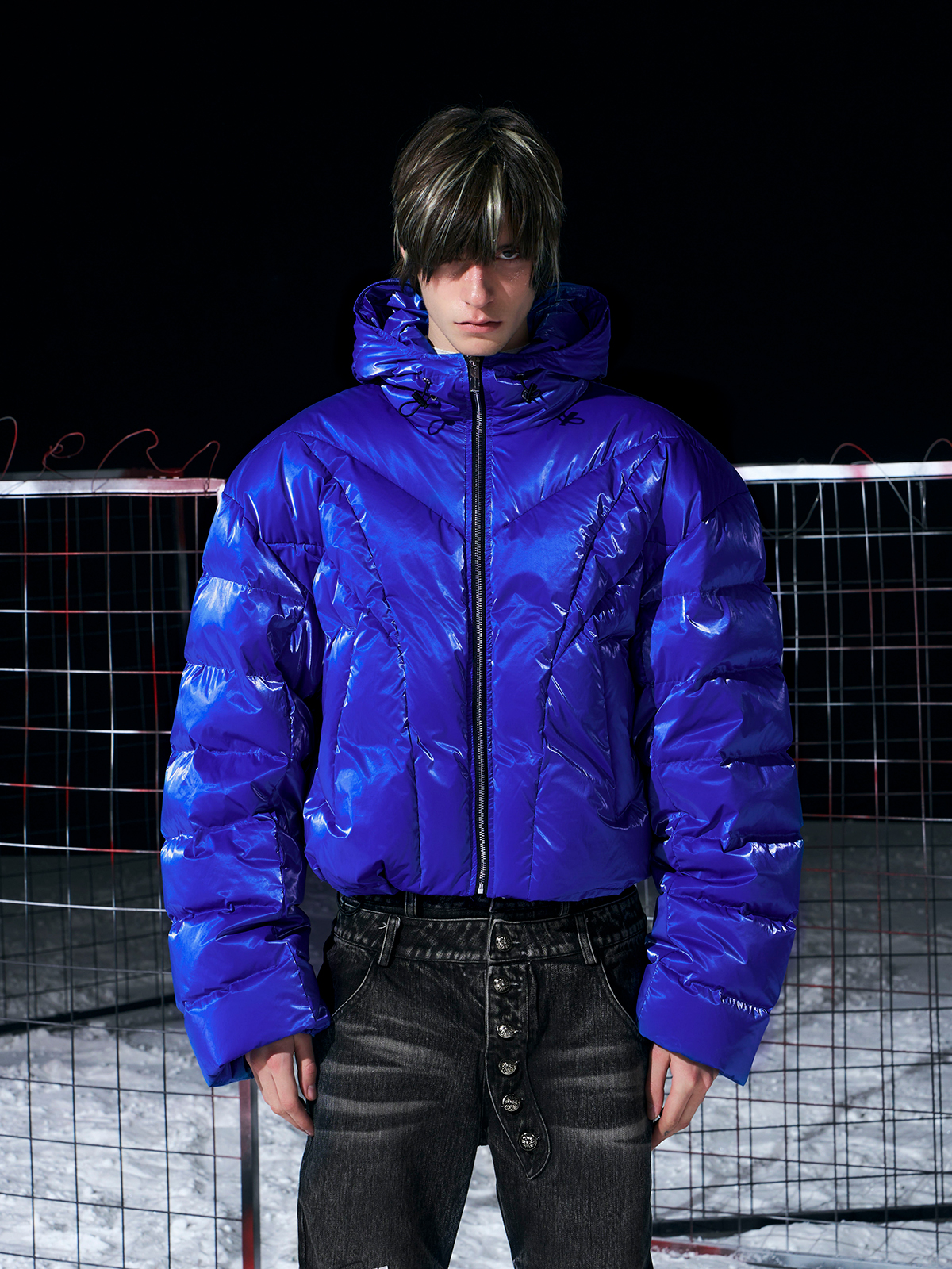ELECTRIC BLUE HIGH-GLOSS CROPPED HOODED PUFFER