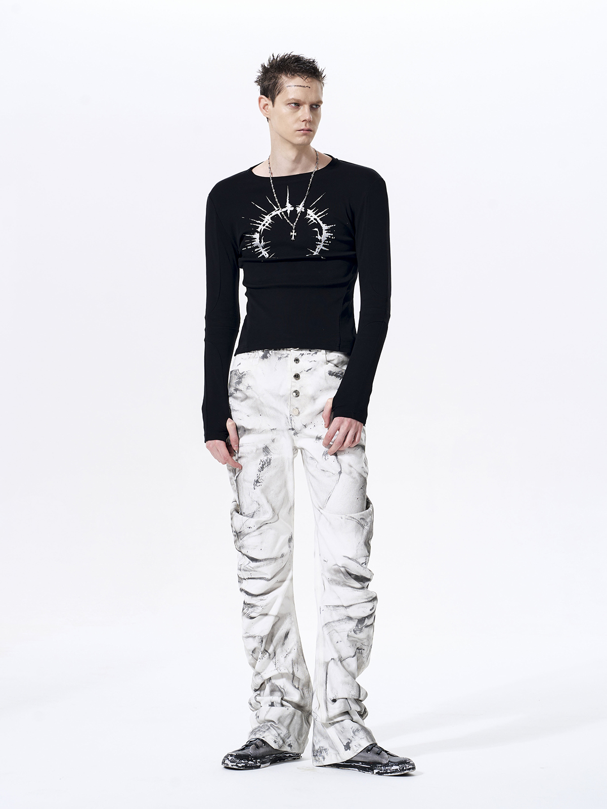 METALLIC HALO GRAPHIC THUMBHOLE LONGSLEEVE-BLACK