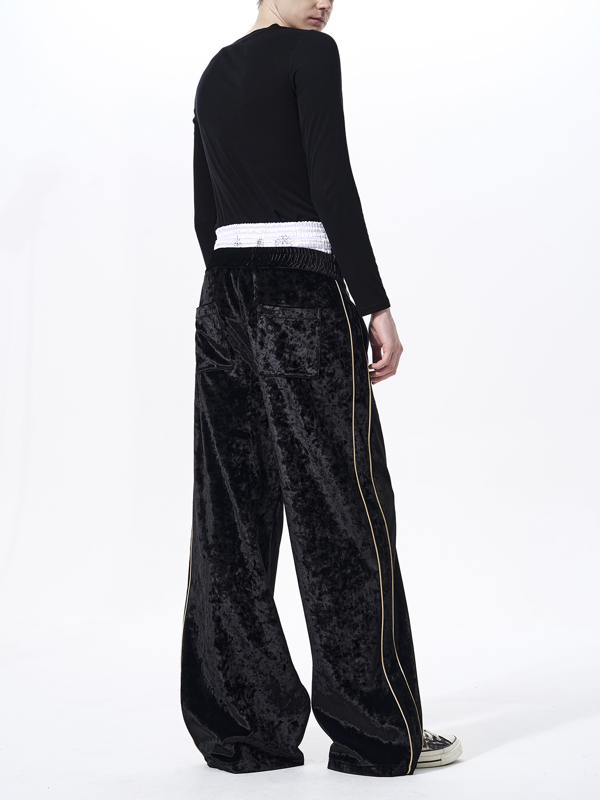 CRUSHED VELVET EMBROIDERED TRACKSUIT SET-BLACK