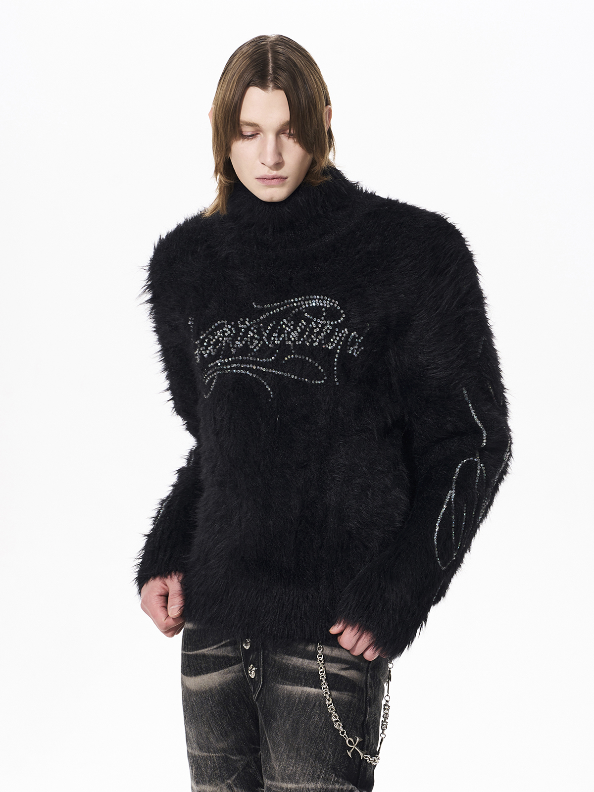 RHINESTONE LOGO FUZZY HIGH NECK KNIT-BLACK