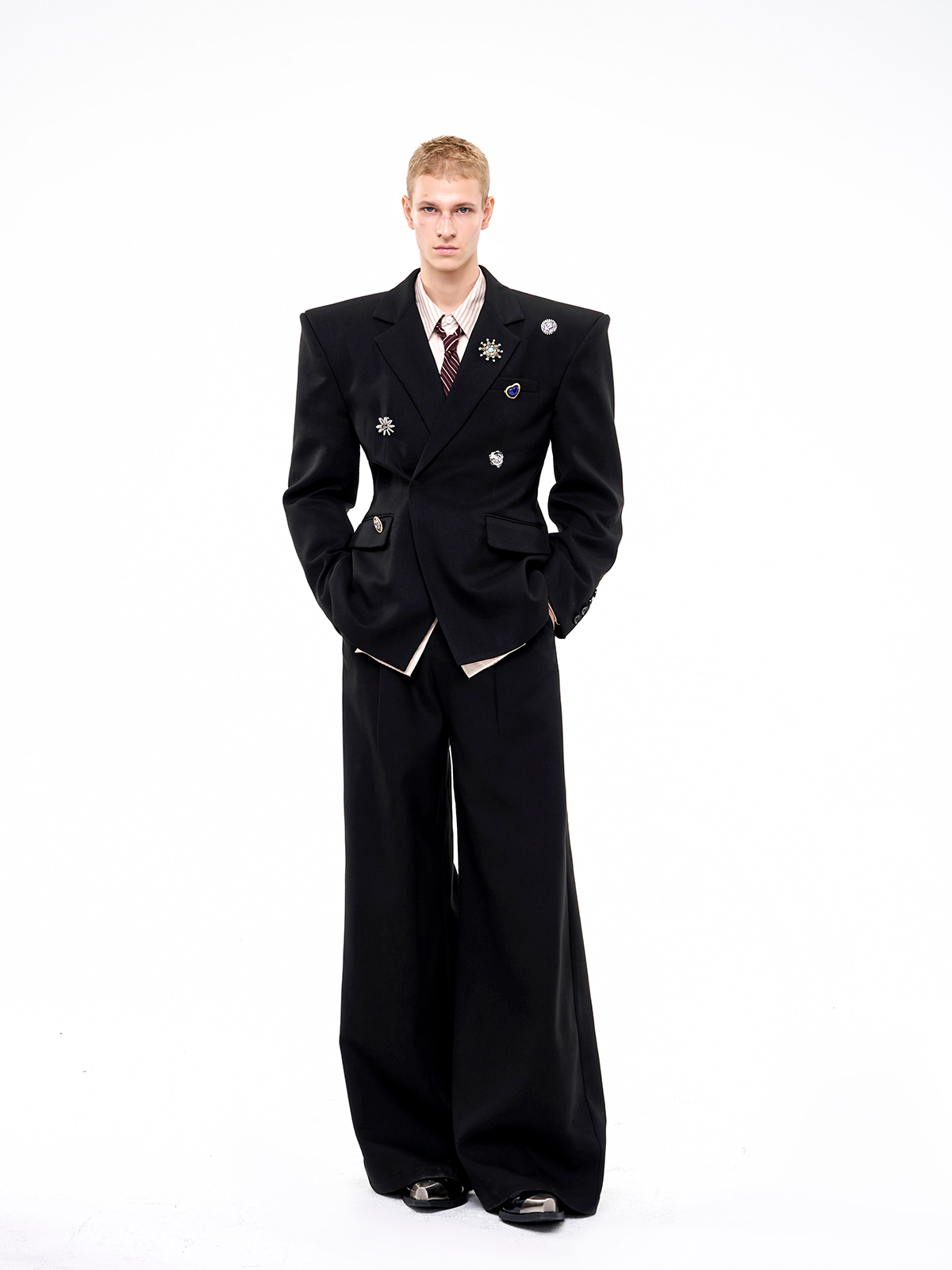 SCULPTED BROOCH-EMBELLISHED SUIT SET-BLACK