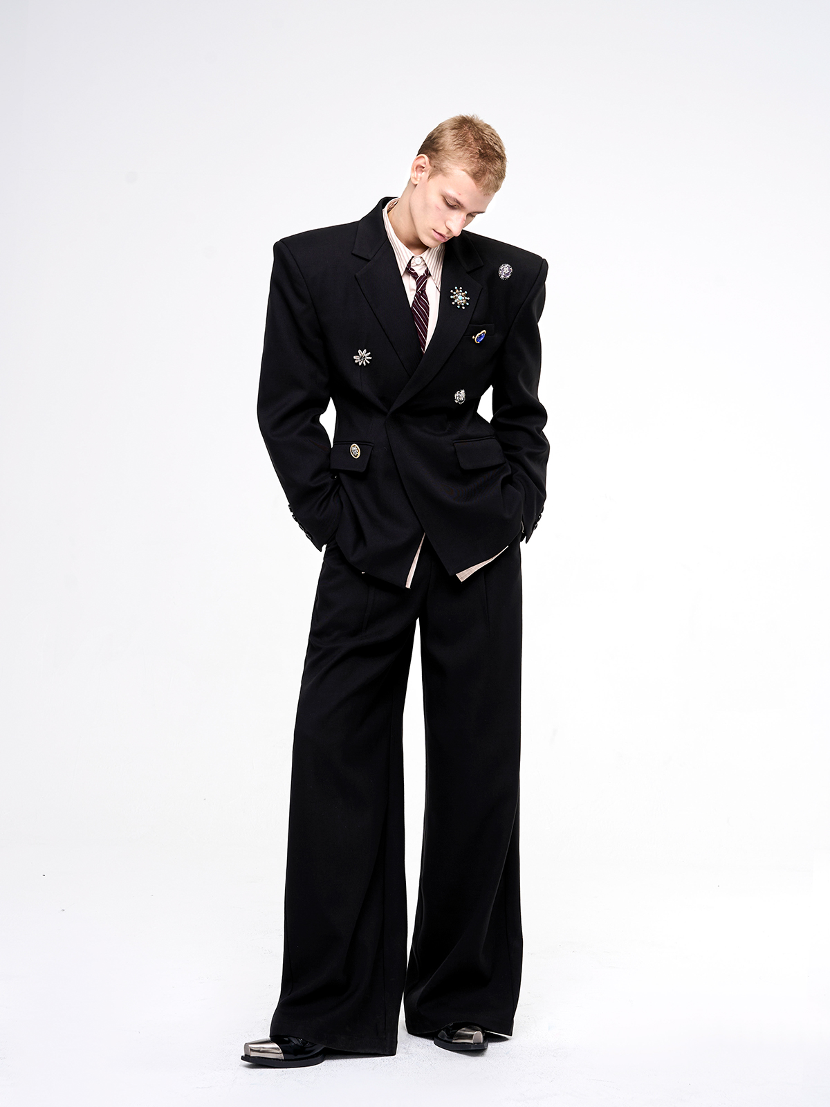 SCULPTED BROOCH-EMBELLISHED SUIT SET-BLACK