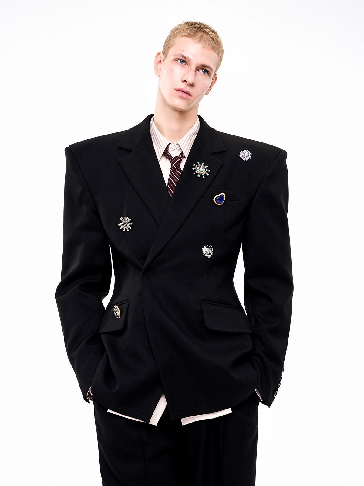 SCULPTED BROOCH-EMBELLISHED SUIT SET-BLACK