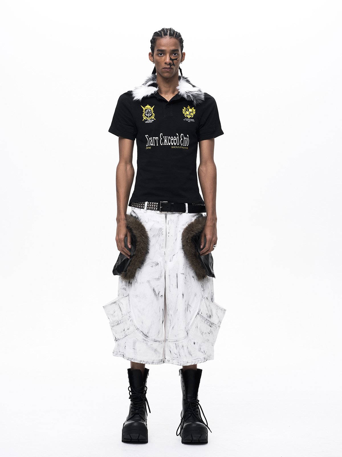 MUD WASH DISTRESSED FUR COLLAR T-SHIRT-WASHED BLACK