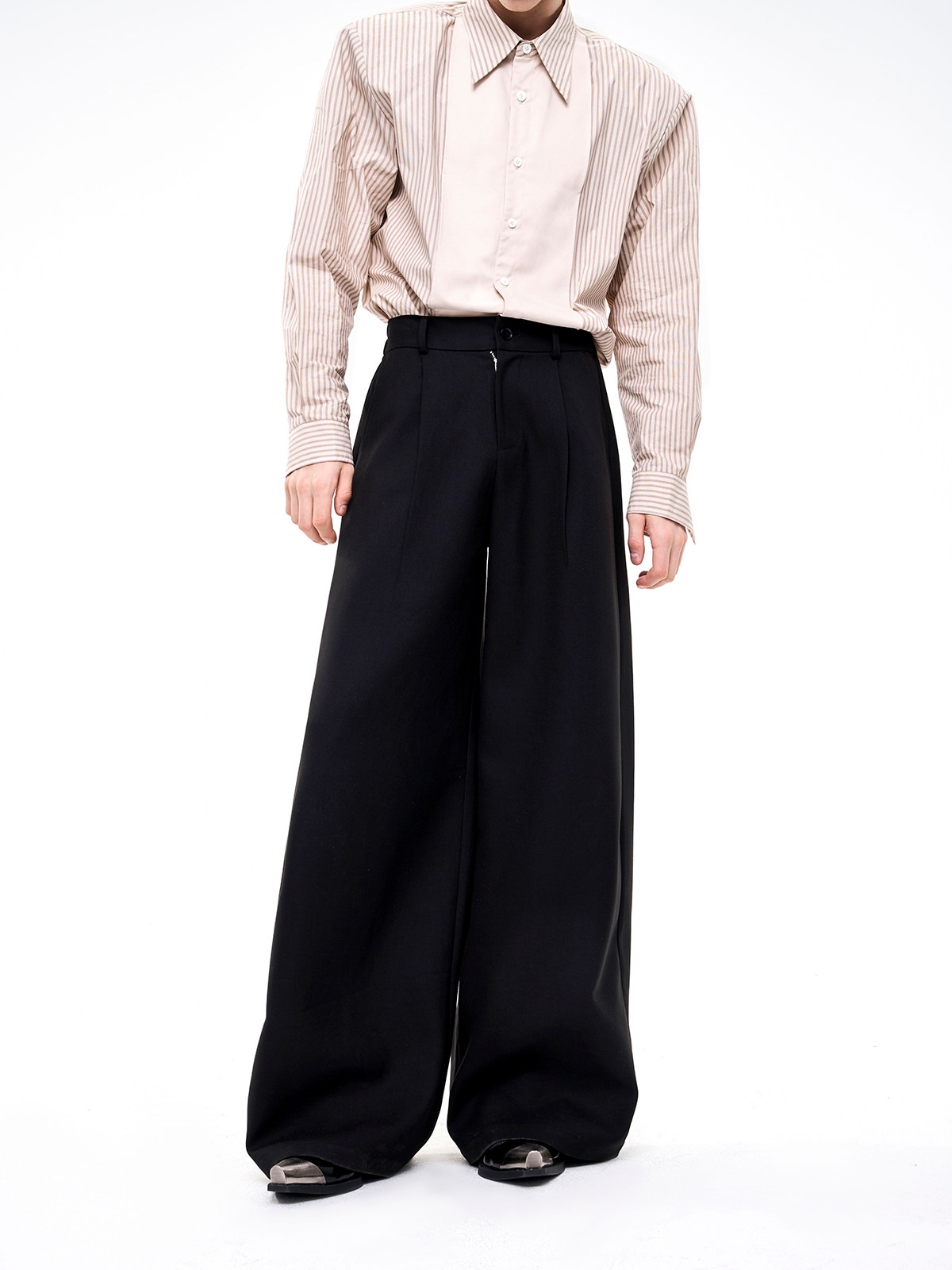 SCULPTED BROOCH-EMBELLISHED SUIT SET-BLACK