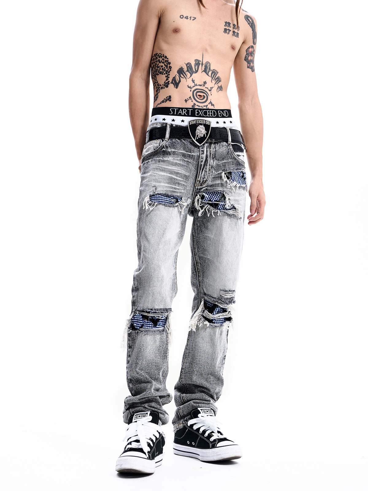 PLAID PATCH DISTRESSED JEANS