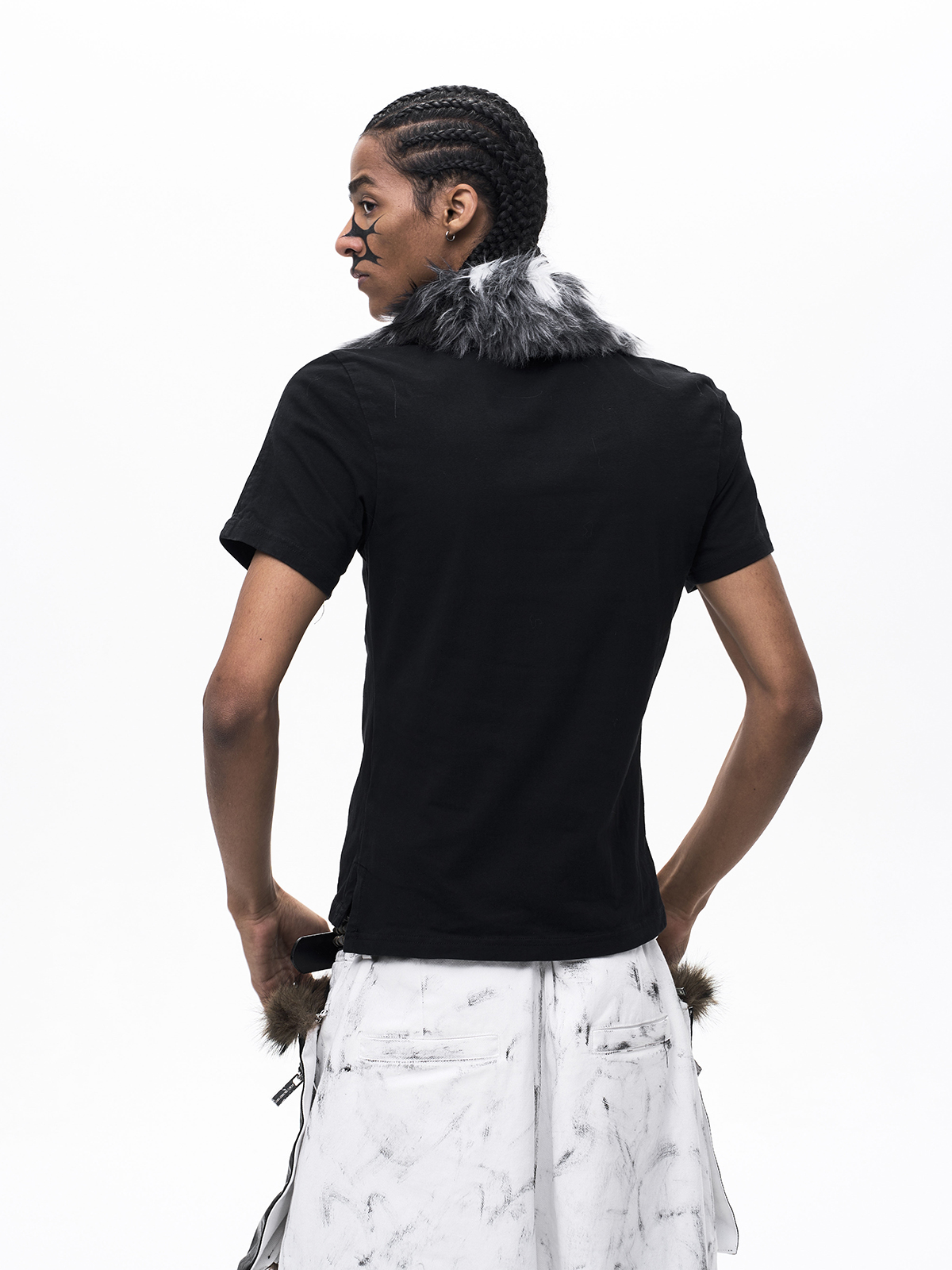 MUD WASH DISTRESSED FUR COLLAR T-SHIRT-WASHED BLACK