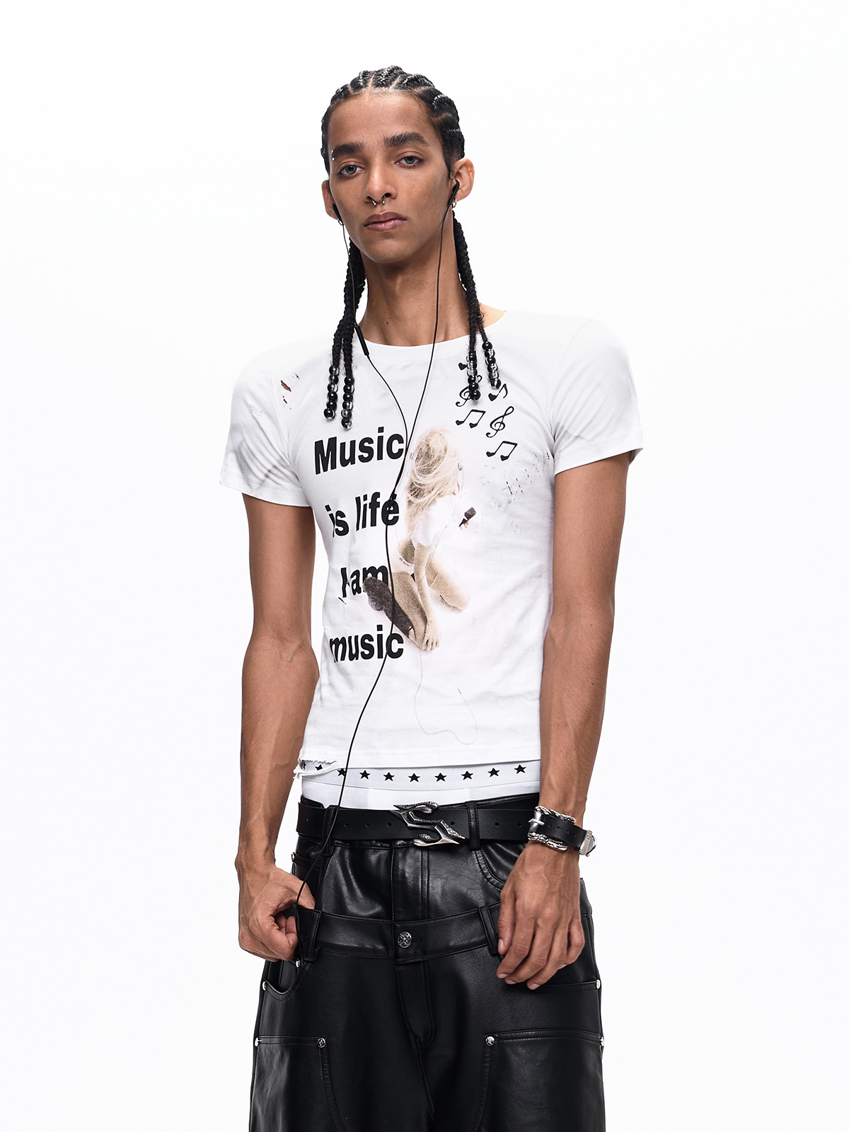 "MUSIC IS LIFE" DISTRESSED GRAPHIC TEE