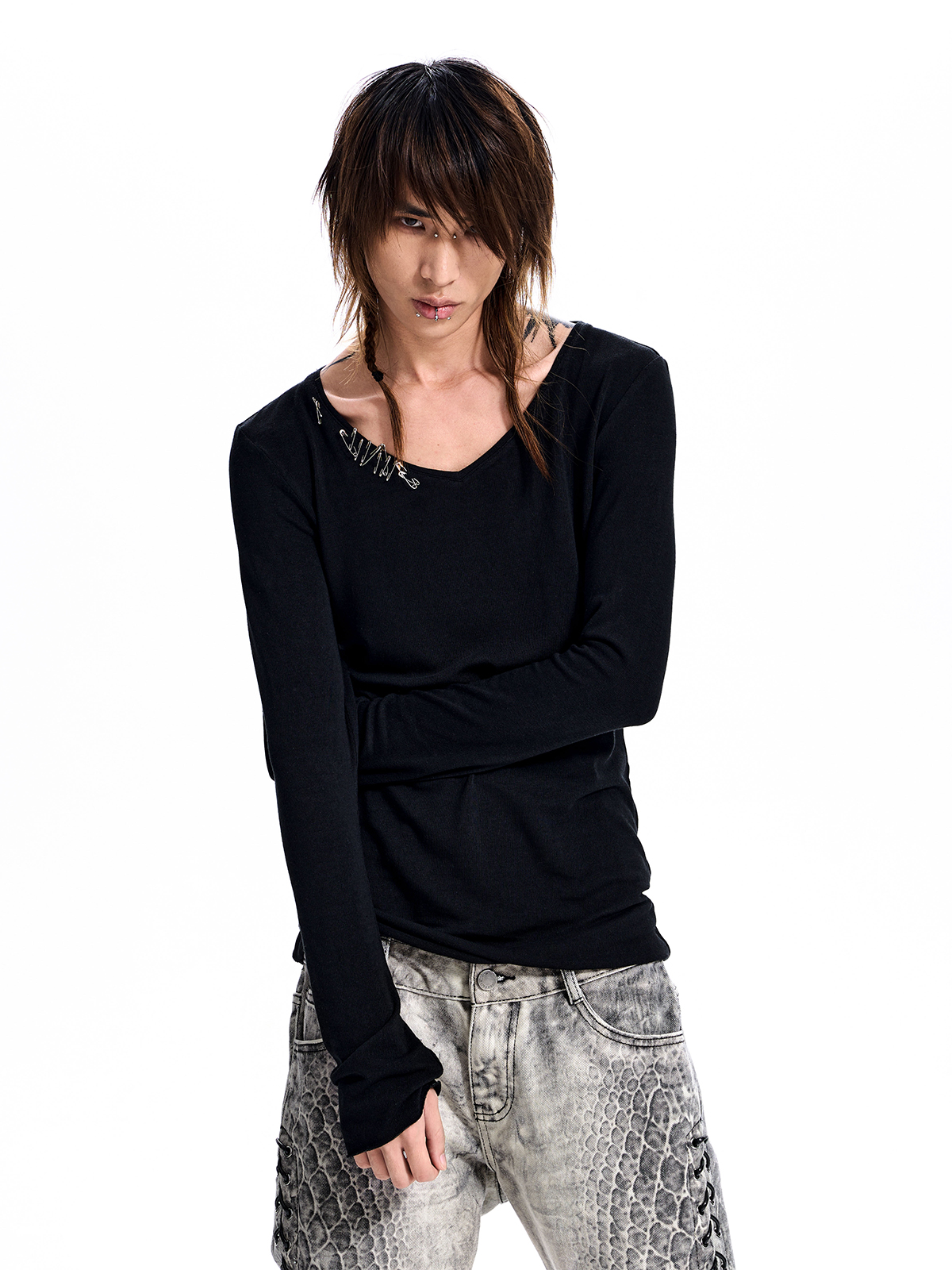 SEQUIN WING V-NECK LONG SLEEVE TEE-BLACK