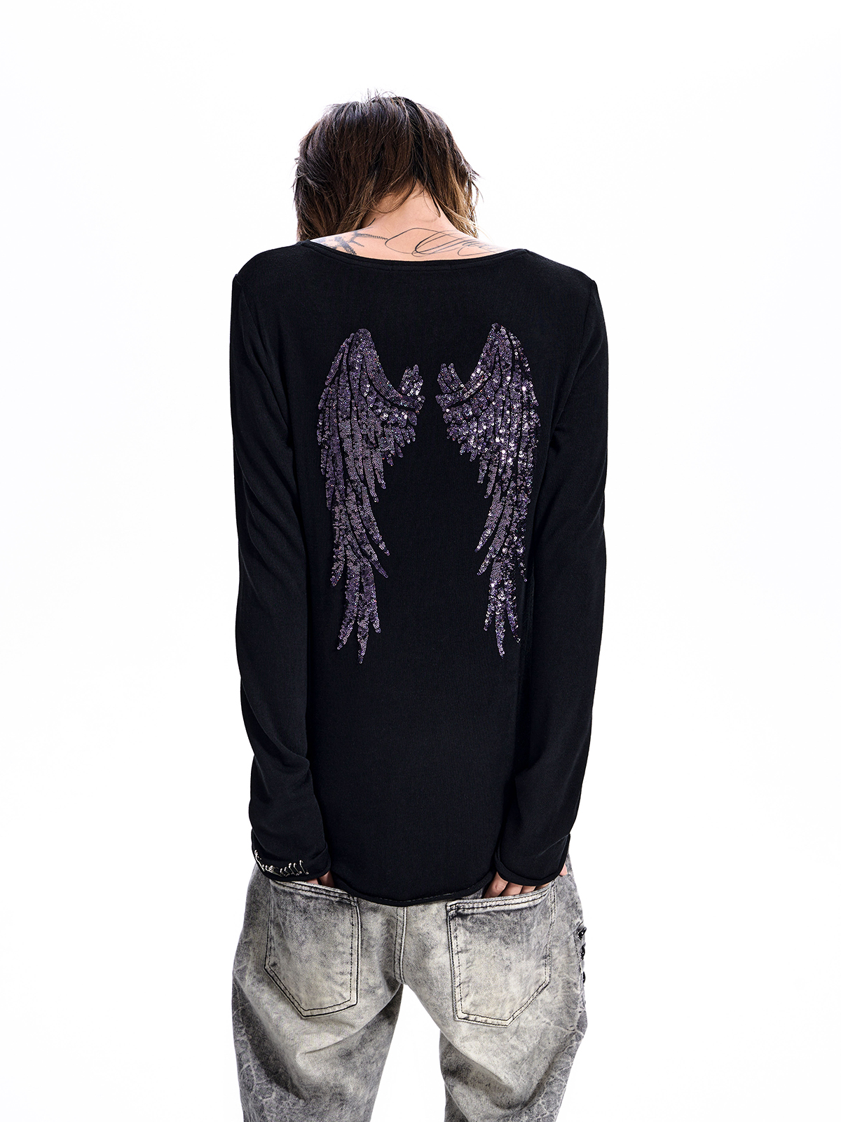 SEQUIN WING V-NECK LONG SLEEVE TEE-BLACK
