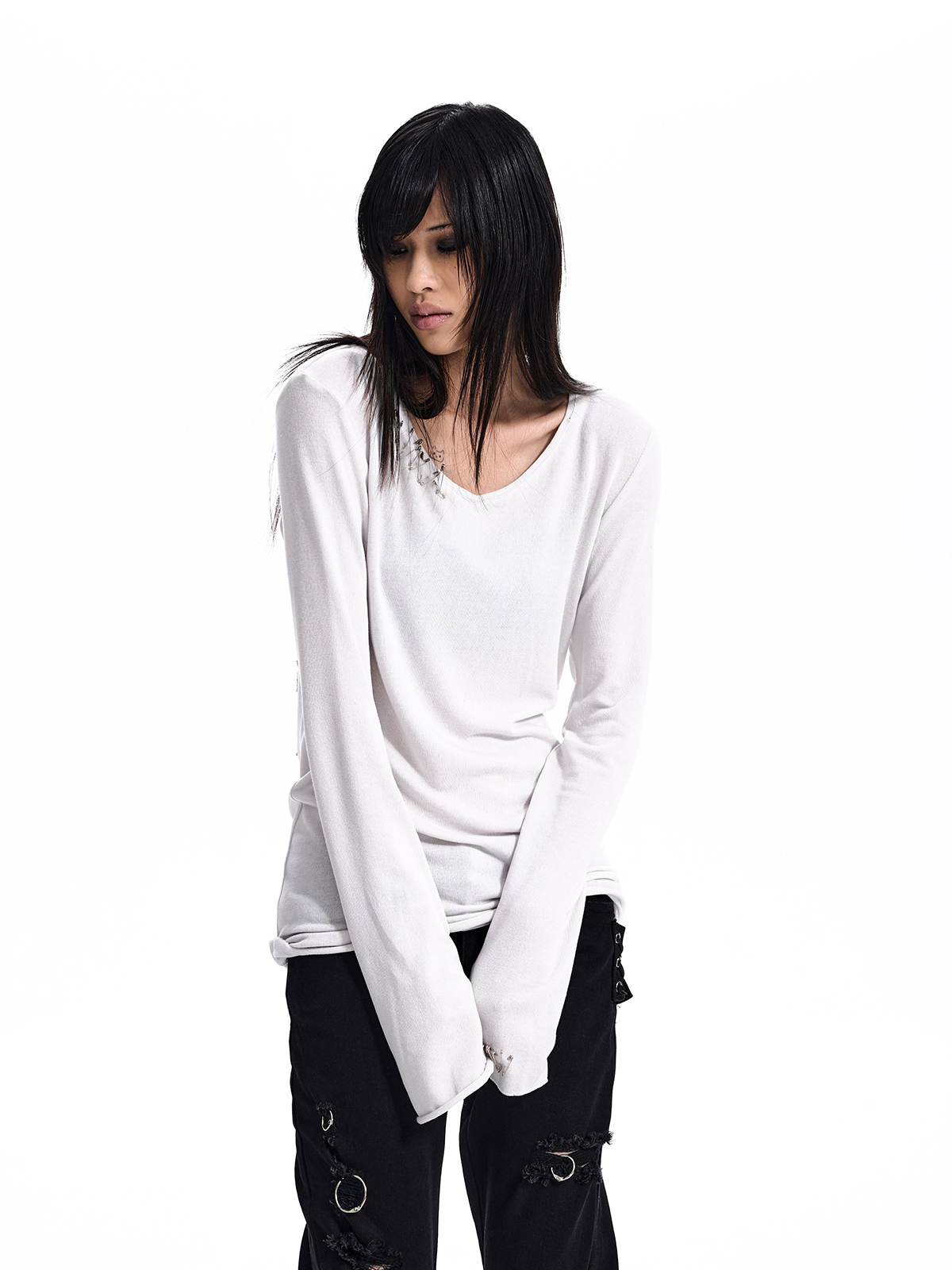 SEQUIN WING V-NECK LONG SLEEVE TEE-ECRU GREY